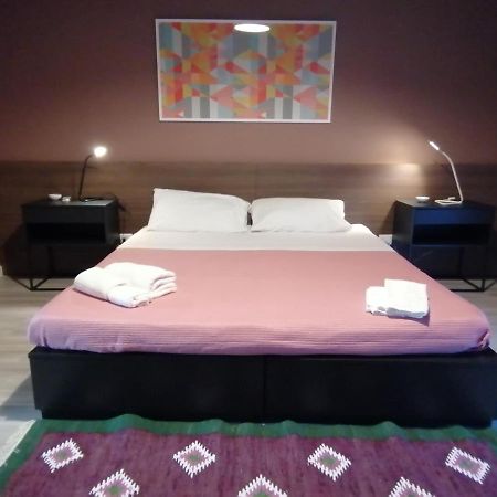 Inner City De Luxe Apartment Катания Экстерьер фото