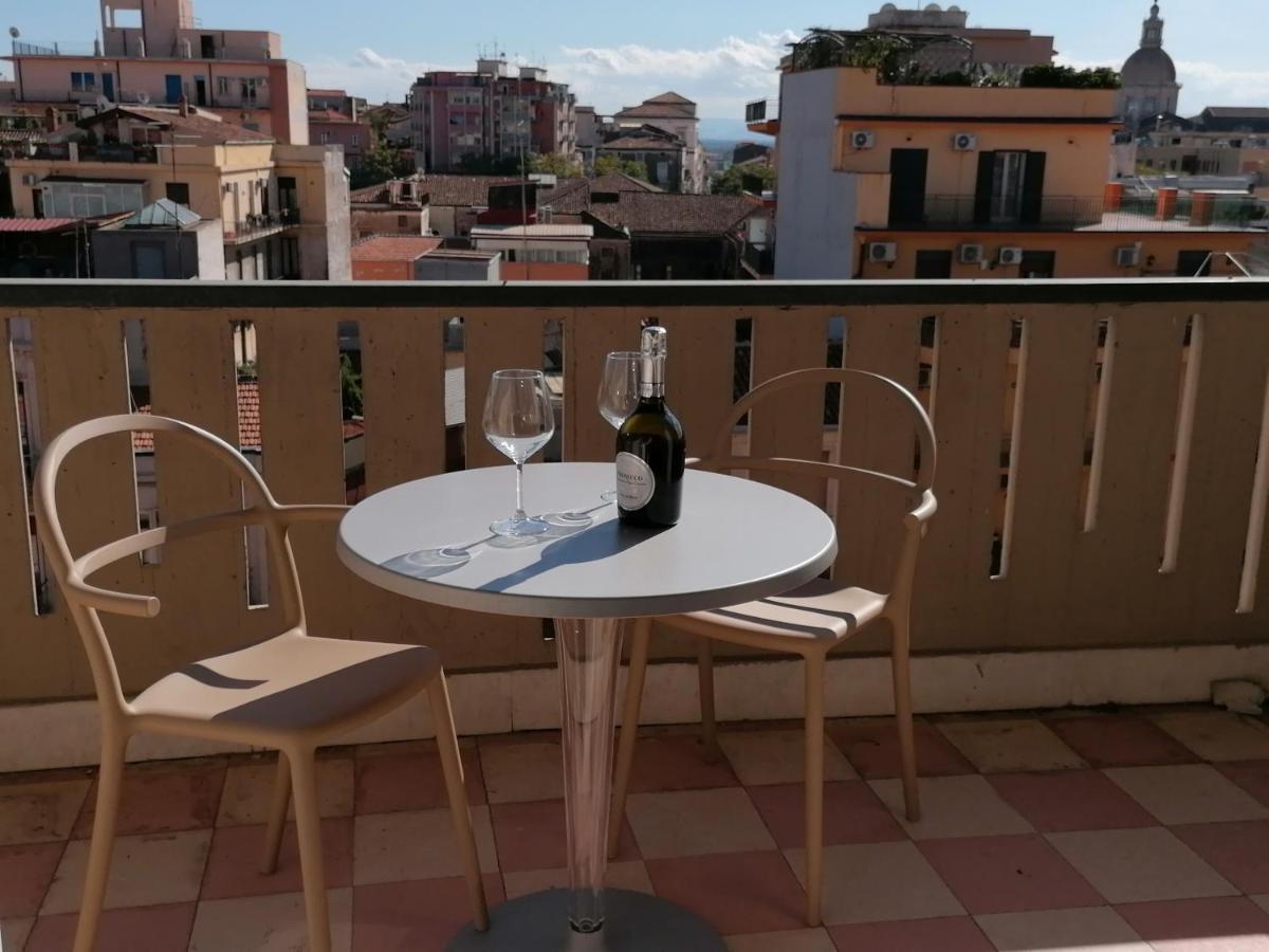Inner City De Luxe Apartment Катания Экстерьер фото